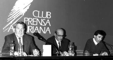 Por la izquierda, Narciso Santos Yanguas, Julián Garzón y César Inclán.